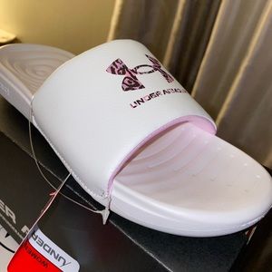 WOMEN’S Under armour sandals slides size 9 white/animal print NWT